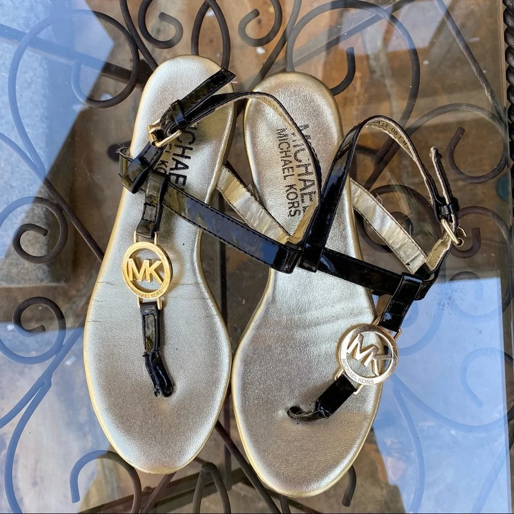 Michael Kors Girls 1‎ Black Patent Thong Sandals